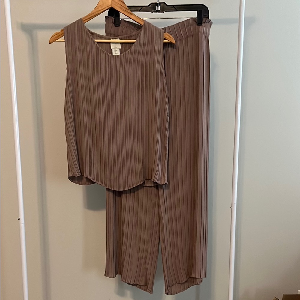 Joie pleated 2-piece set